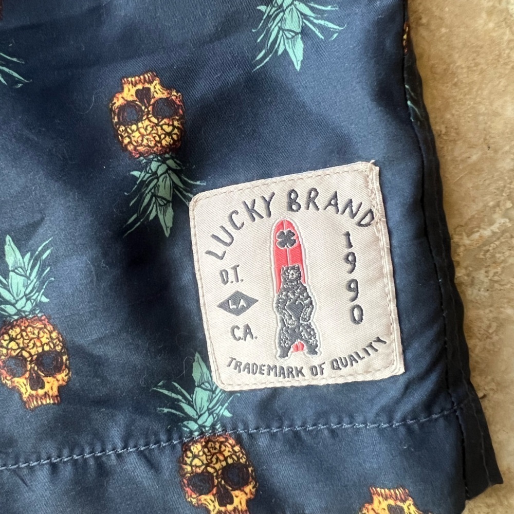 Lucky brand, boys board shorts size 12 perfect condition - Picture 8 of 14